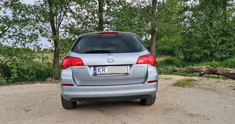 Opel Astra cena 28999 przebieg: 189000, rok produkcji 2014 z Kraków małe 191